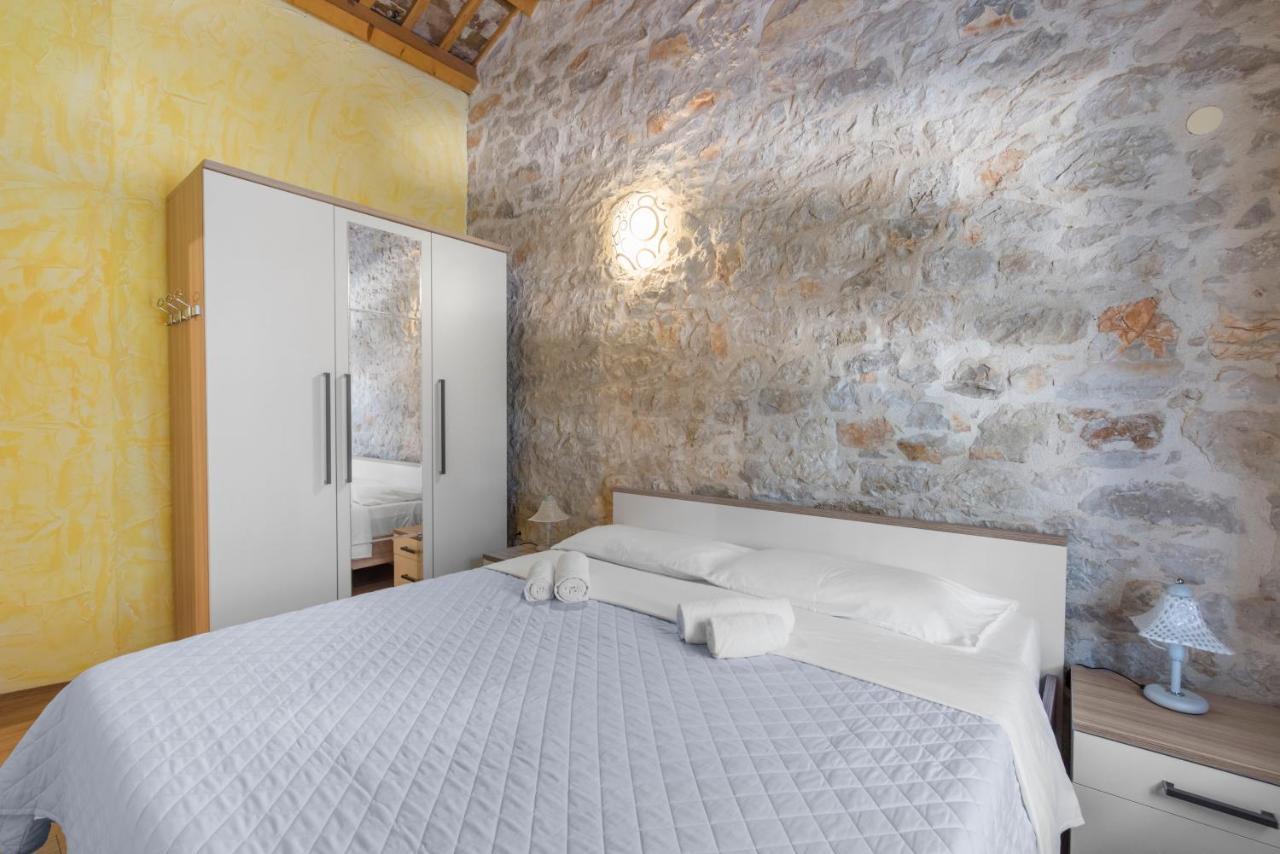 Villa Antonci-18, Pool, 3 Houses, Jacuzzi, Private Territory Antonci  Exterior foto