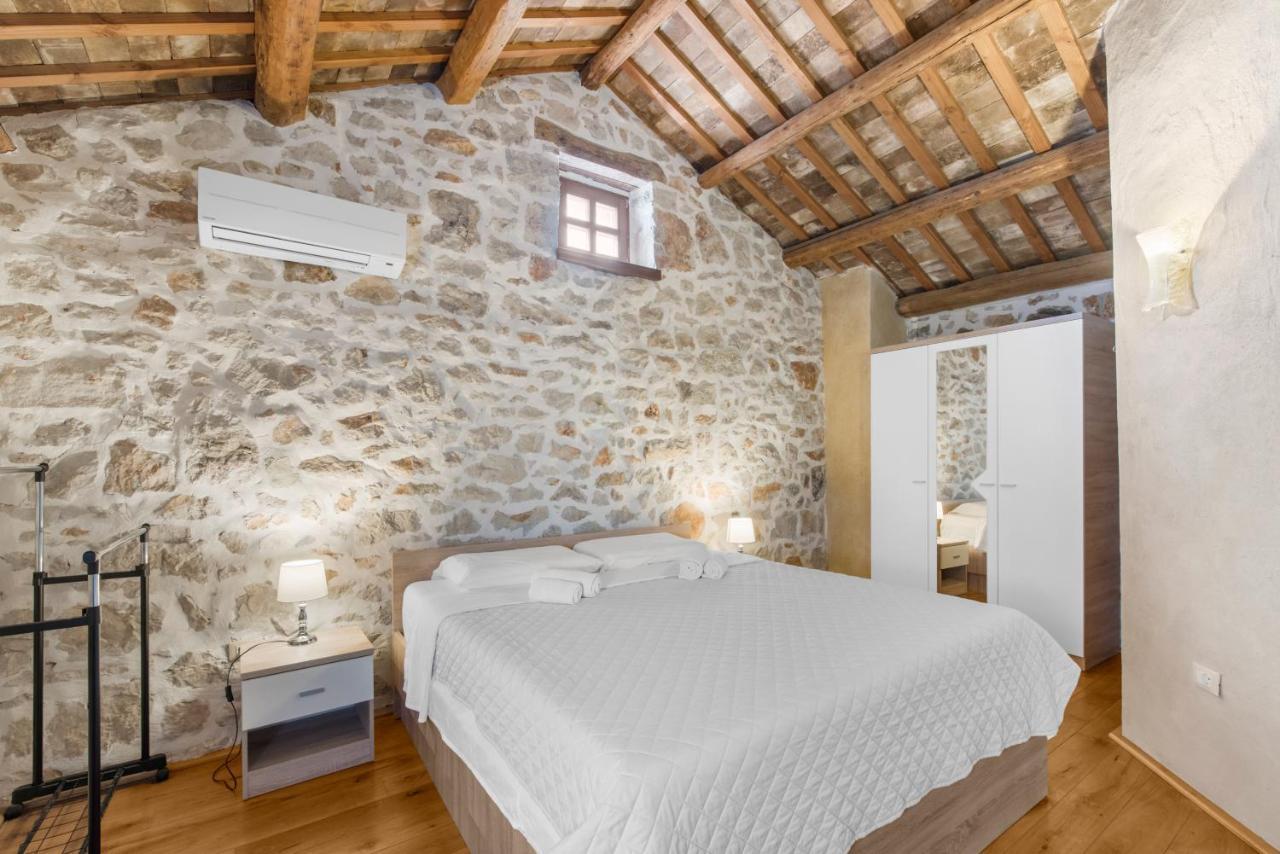 Villa Antonci-18, Pool, 3 Houses, Jacuzzi, Private Territory Antonci  Exterior foto